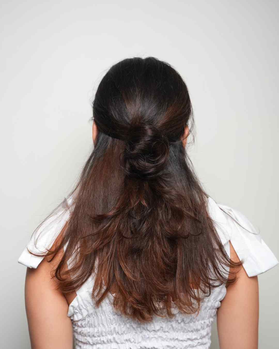 Messy bun clip-on hairpiece – quick casual style
